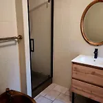 Nina بيس إيه سانت أناستيز