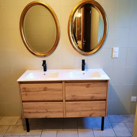 Nina Бес-э-Сент-Анастез